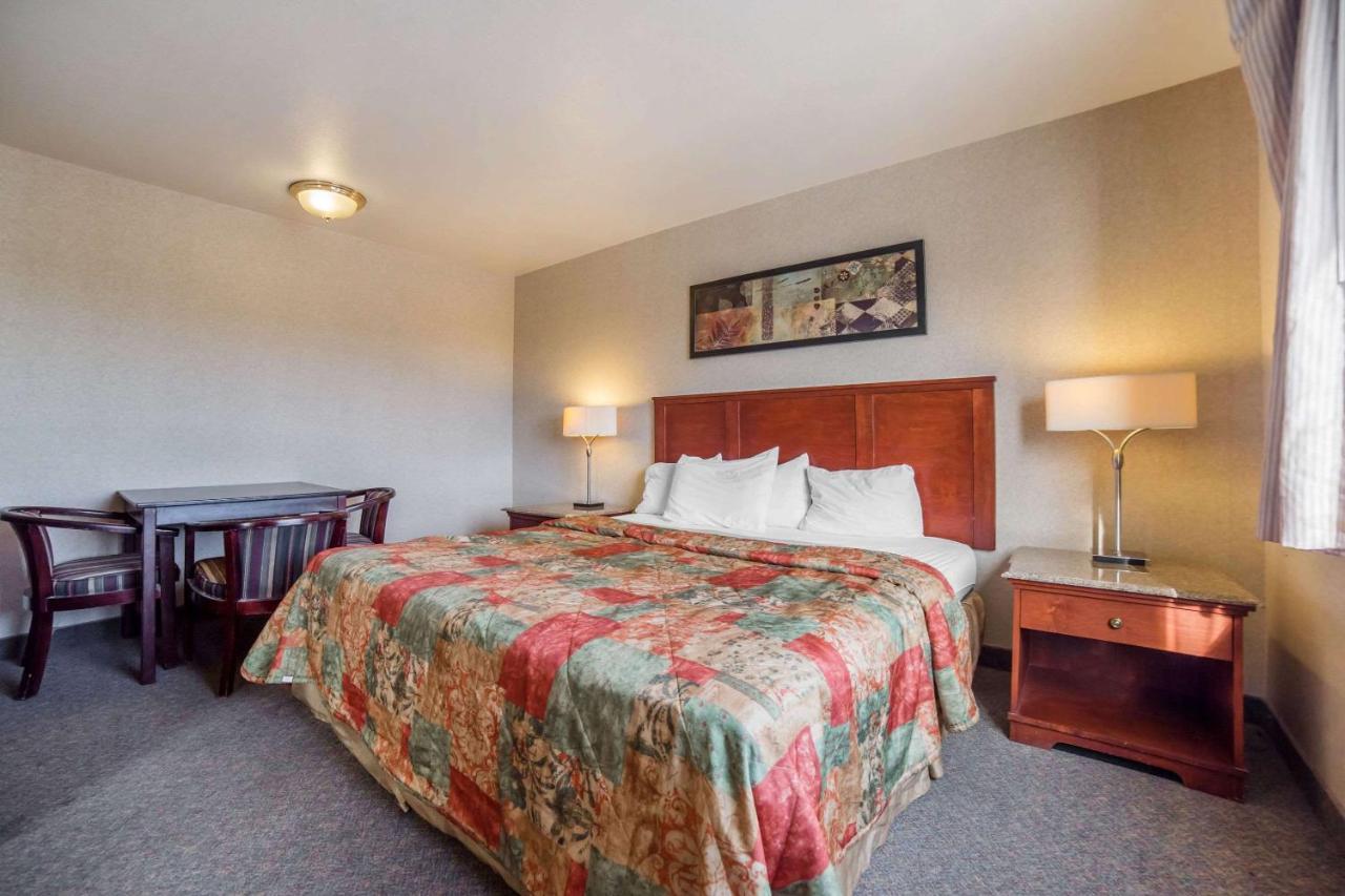 Rodeway Inn & Suites Nampa Exterior photo