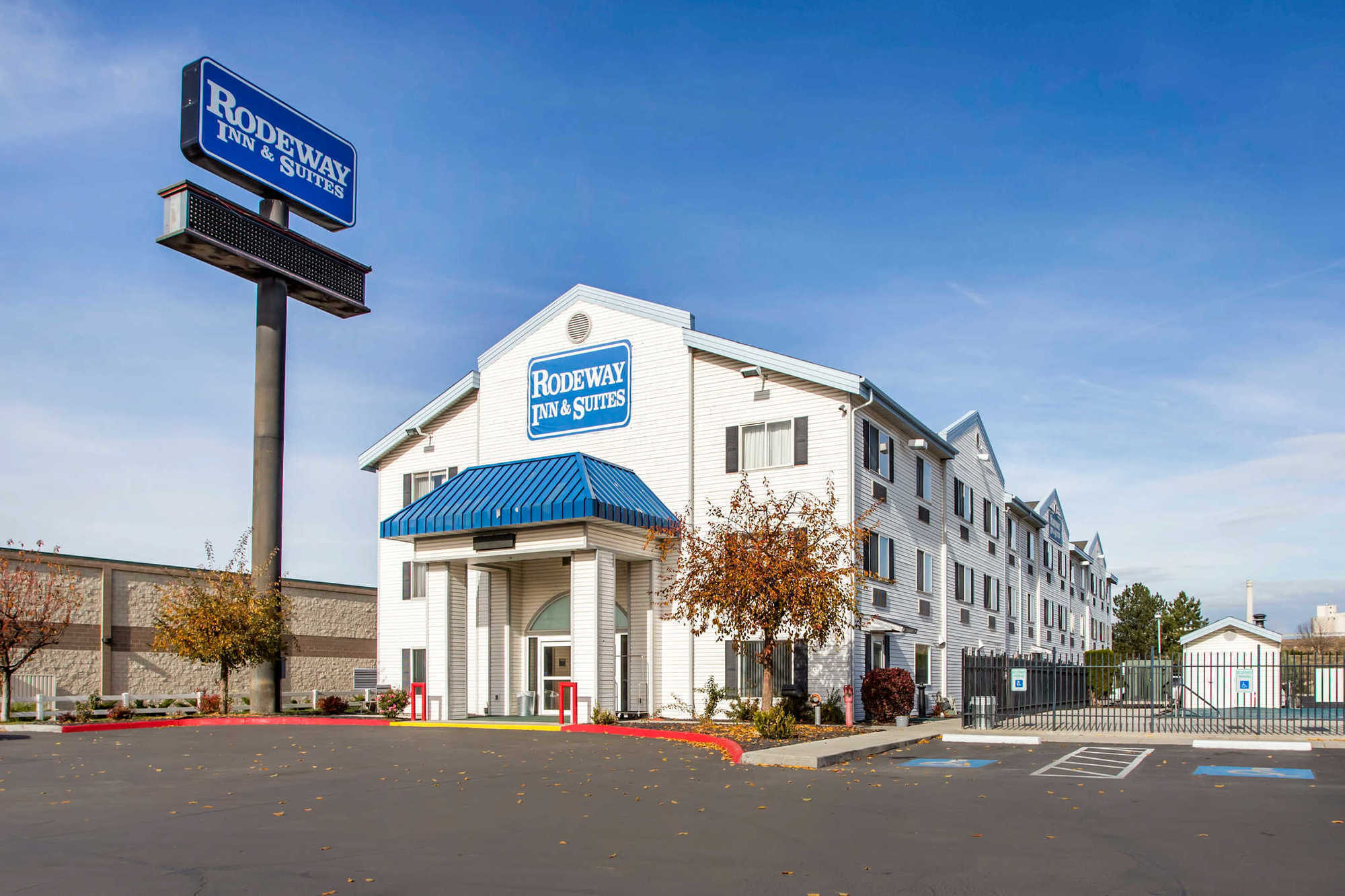 Rodeway Inn & Suites Nampa Exterior photo